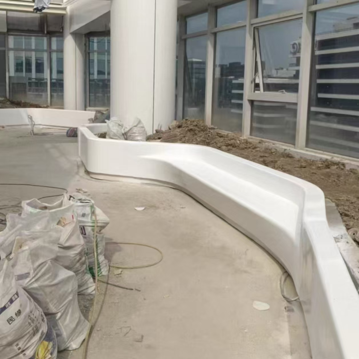 Сиденья сшиты из стеклопластика