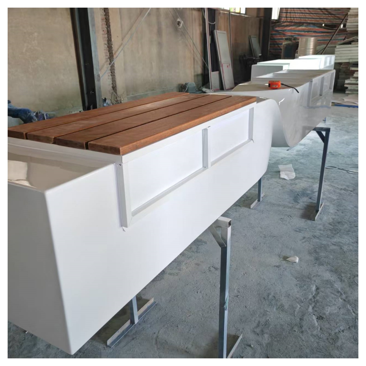 Скамейка в парке/площади