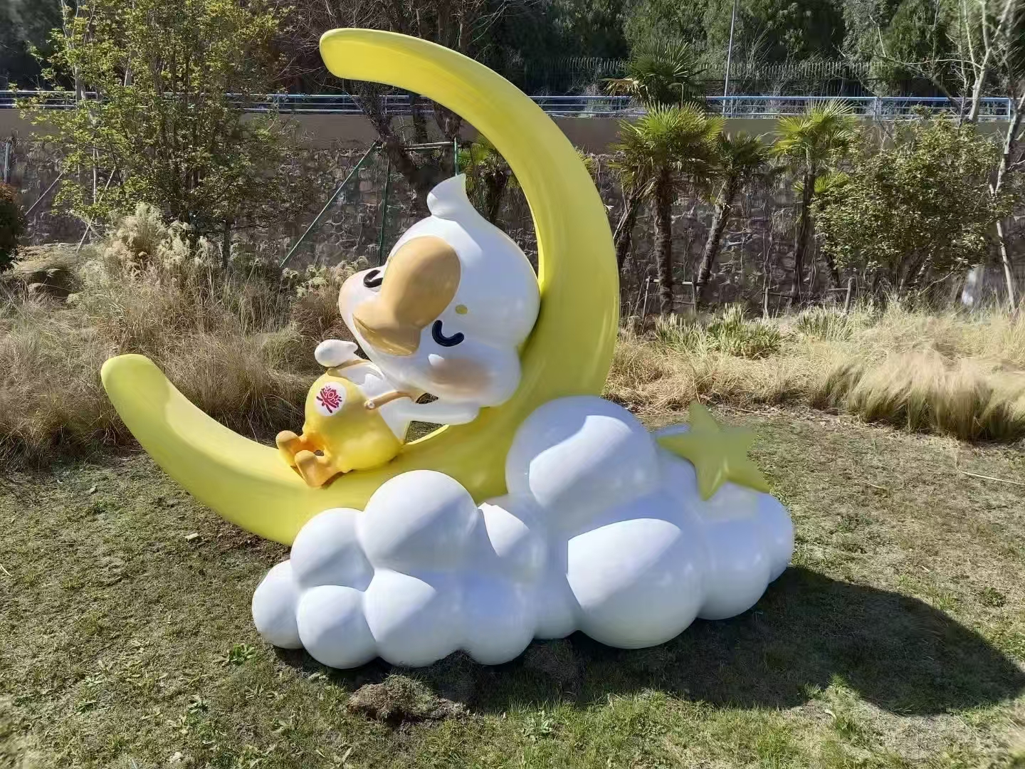 Скульптура из ландшафтного стекла