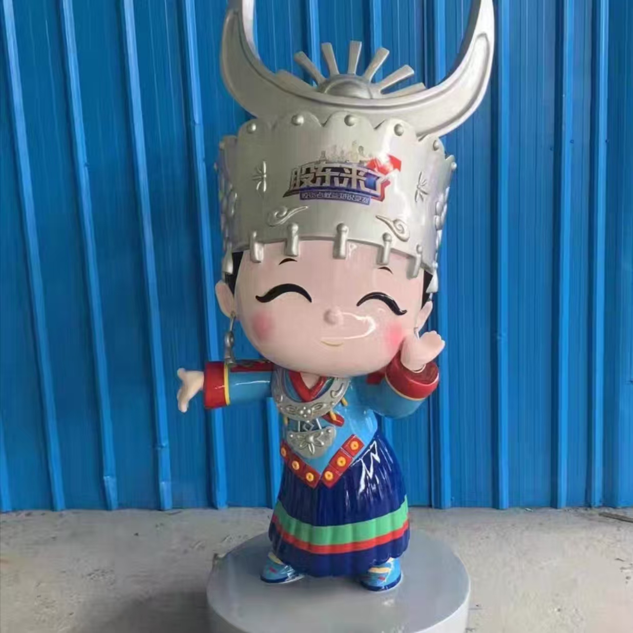 Скульптура из пены животных