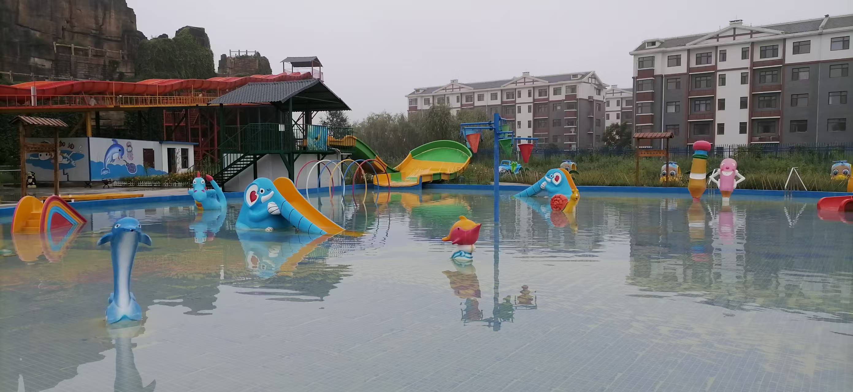 Маленький детский плавучий парк