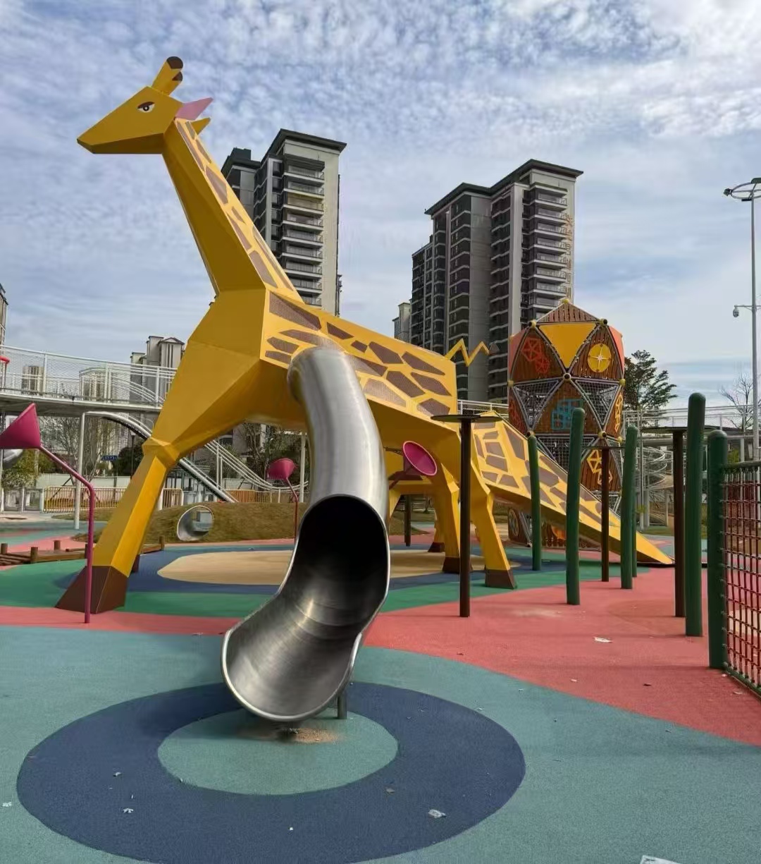 Горка в стиле животных