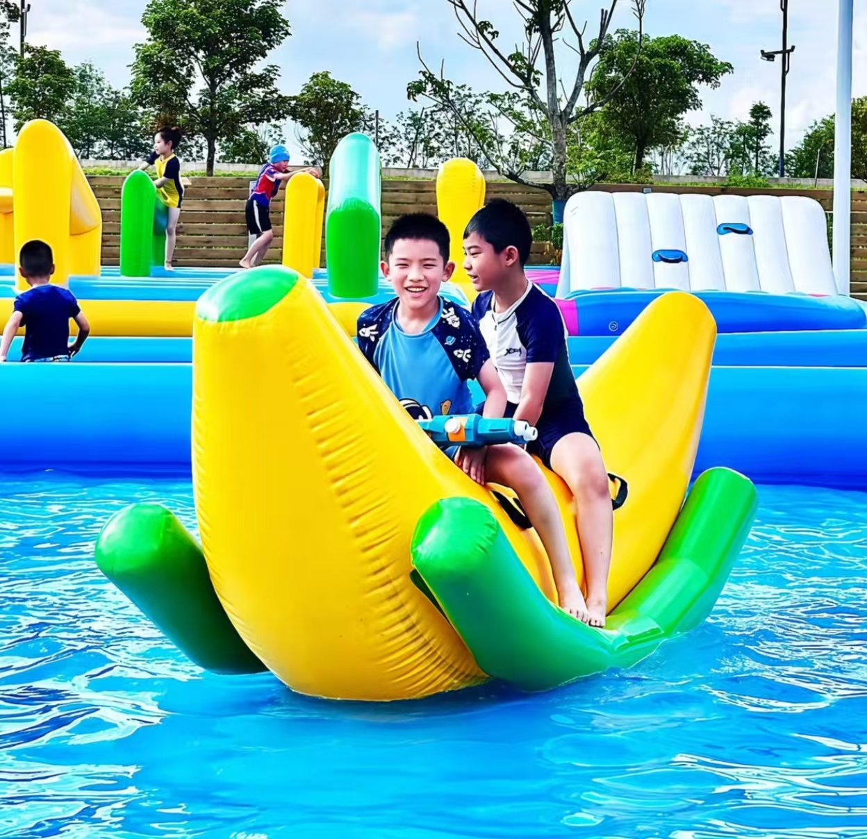 Банановые качели