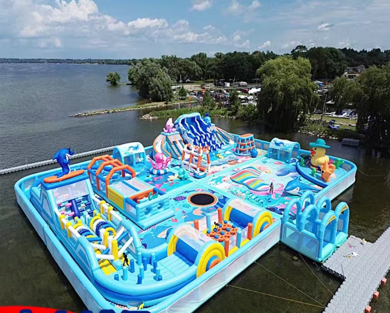 Водная горка замка "мир животных"