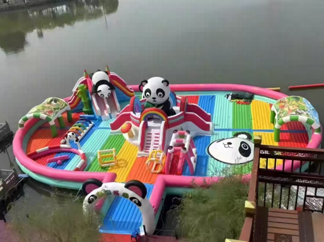 Форт плавучий парк на воде