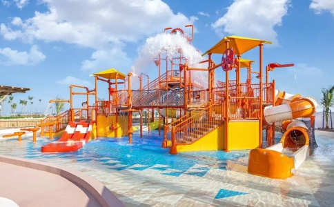 Детская горка на открытом воздухе