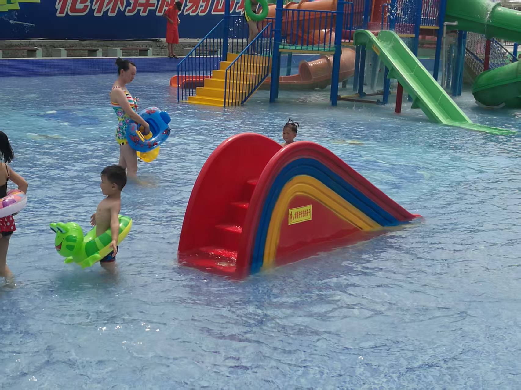 水上卡通戏水小品